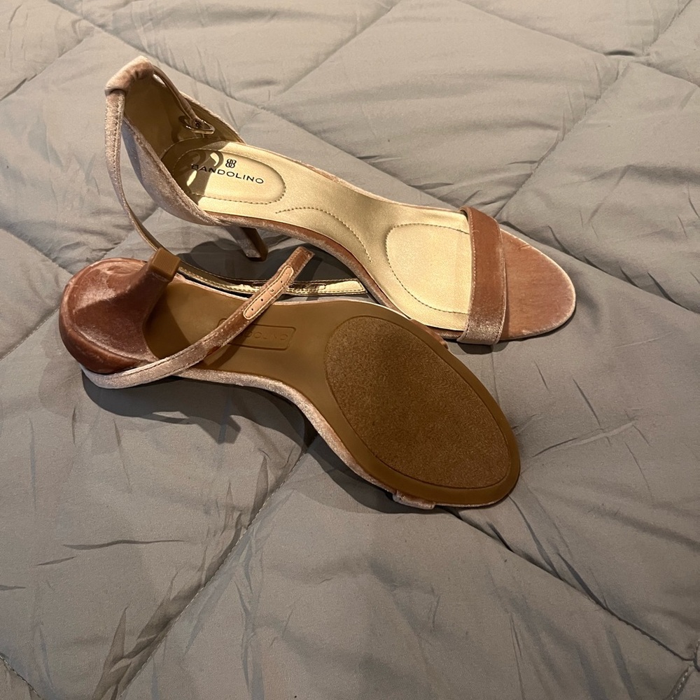 Ann Marino Women's Pink Velvet Heels